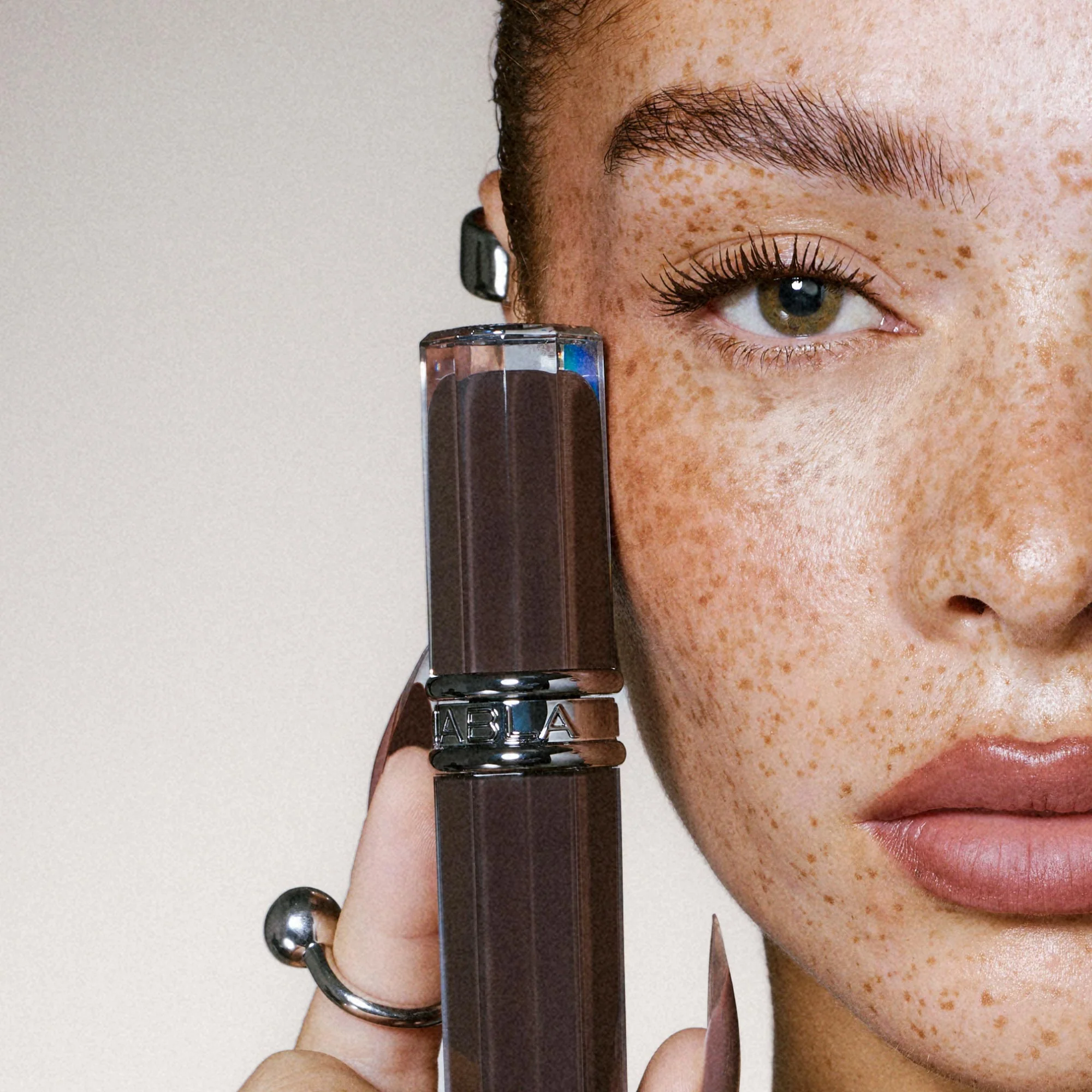 Beyond Bold Mascara - Image 10