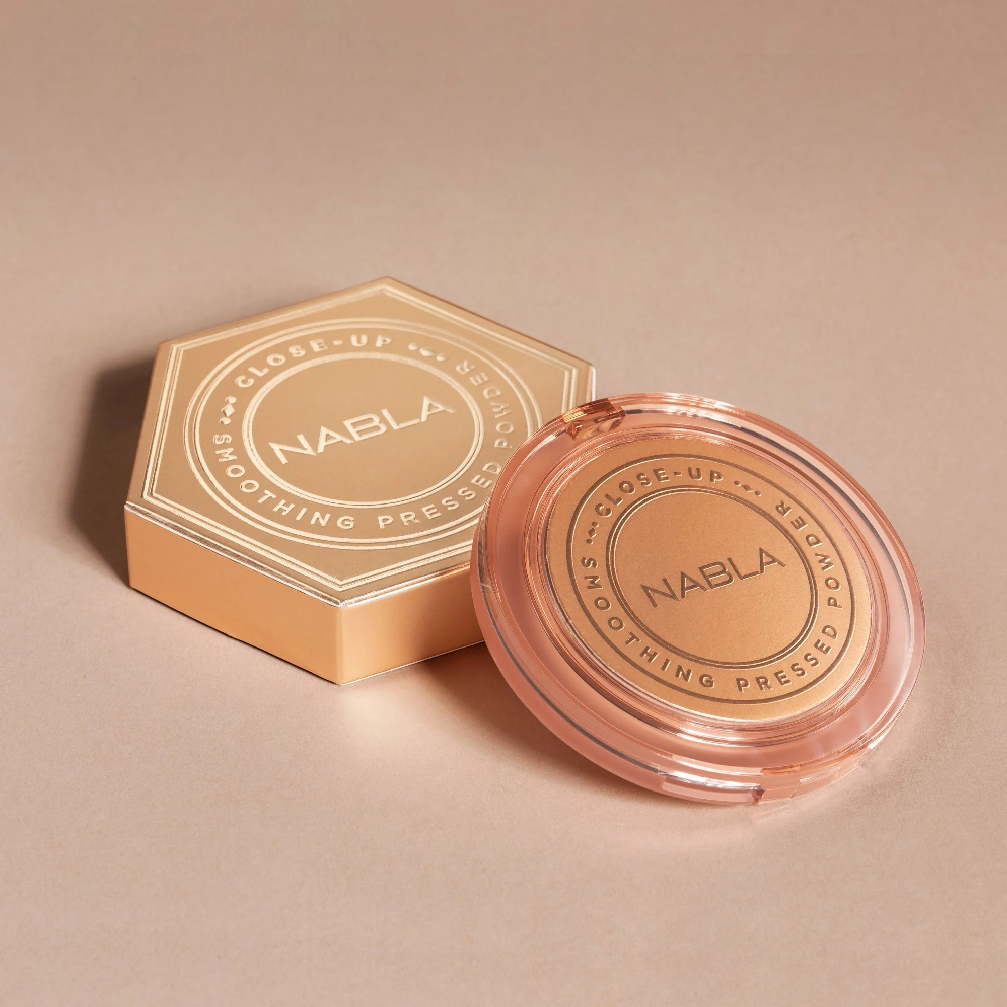 Close-Up Smoothing Pressed Powder - Image 3